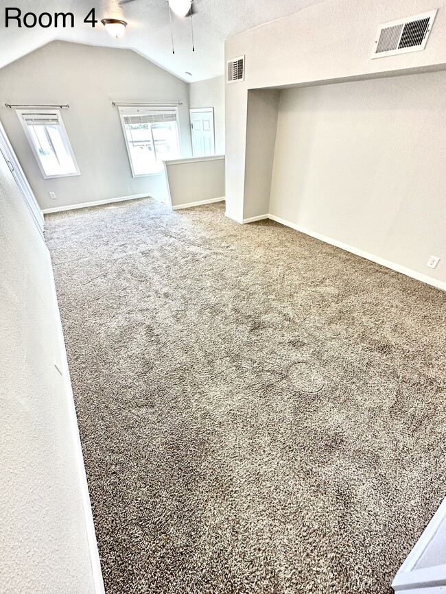 Building Photo - 2037 Robert Way Unit 4 - Upstairs right large