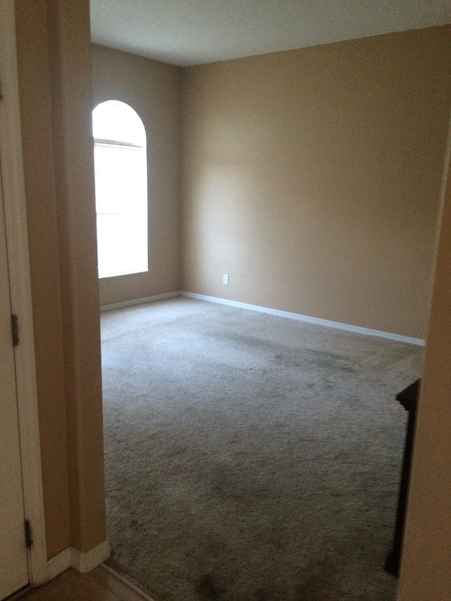 Spacious sunny room - 3615 Soft Breeze Cir