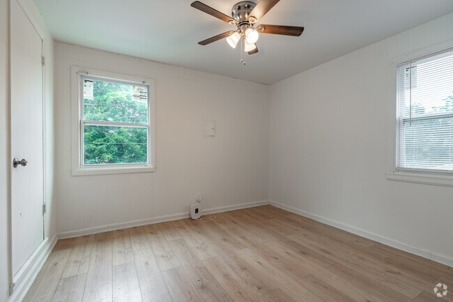 1BR, 1BA - 700SF - Bedroom - 1154 Wilson St