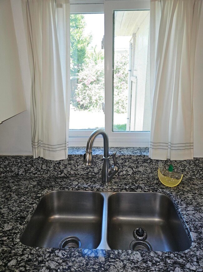 Photo - 2115 MacFarland Dr