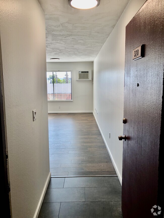 Building Photo - 6780 Friars Rd Unit 6780 Friars Rd 320 Rental