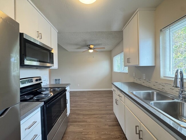 Photo - Bay Street Apts