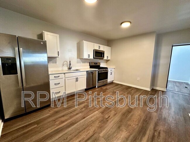 Photo - 2123 Sidney St