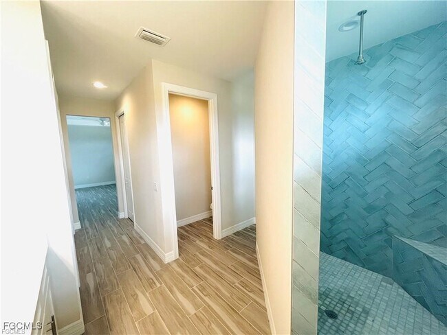 Building Photo - 2014 NW 21st Ave Rental