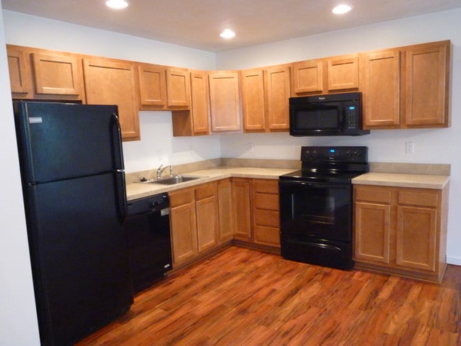 Photo - 724 Greenlawn Rd