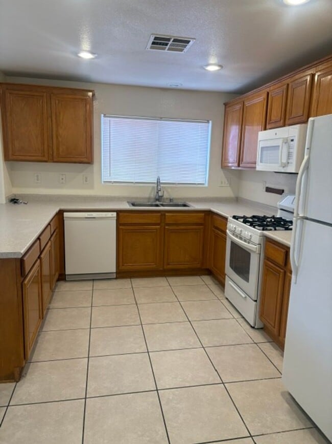 Photo - 3 bedroom house with 2.5 bathrooms