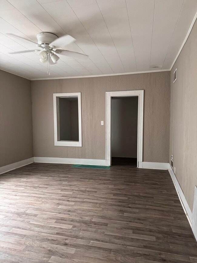 Building Photo - 2325 6th Ave Rental