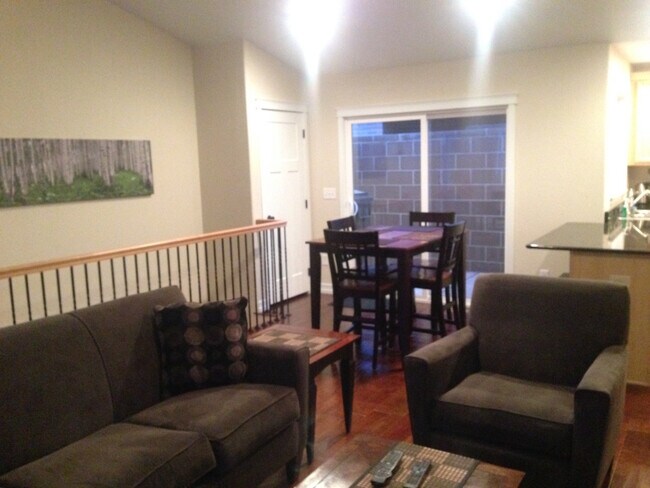 Contemporary Furnished 4 BR Townhome