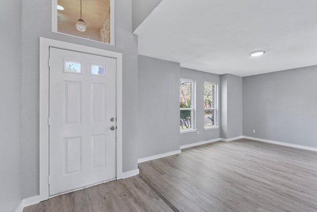 Photo - 700 Creekmont Dr