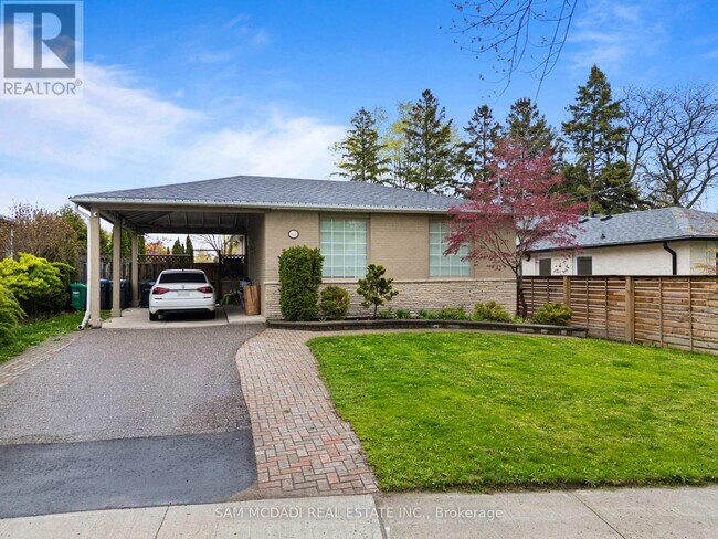Photo - 1583 Bothwell Ave