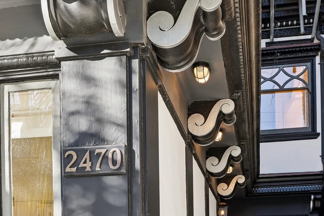 Photo - 2470 Broadway