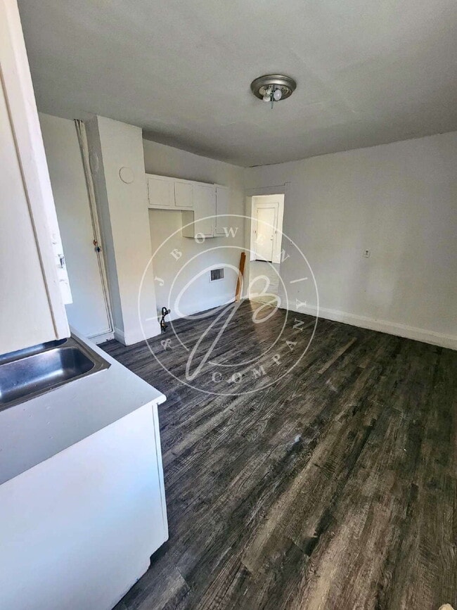 Photo - 2nd floor 2 bed- Spacious with full 3 seas... Unidad Upper