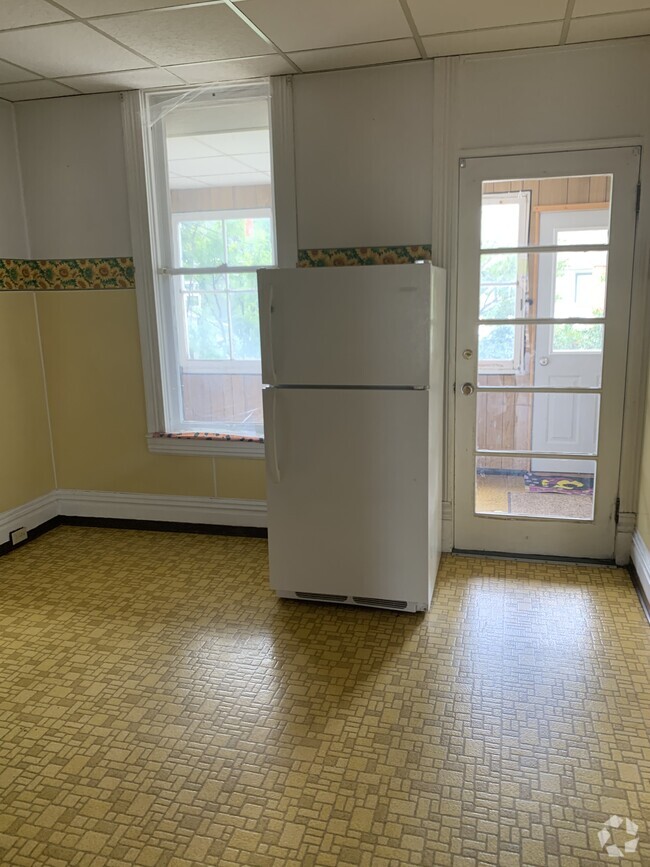 Building Photo - 826 W Broadway St Unit 826 Rental