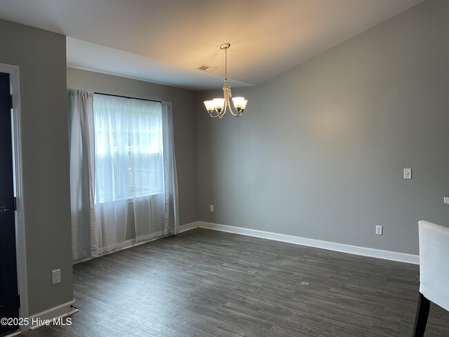 Photo - 313 Sunrose Dr