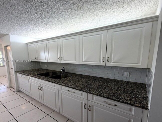 Photo - 1400 SW 124th Terrace Unidad 402Q