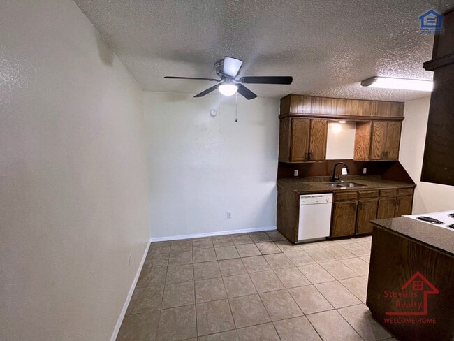 Photo - 2111 NW Lindy Ave