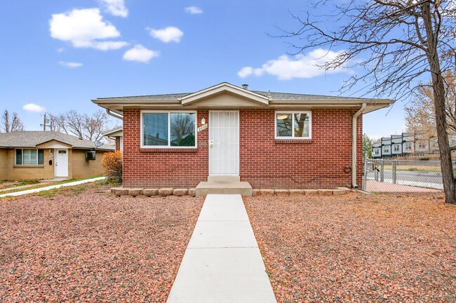 Building Photo - Newly Remodelled 3-Bed, 2-Bath Home Near Sloan’s Lake