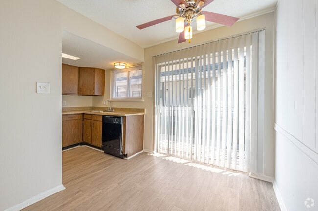 1BR, 1BA - 708SF Dining Room