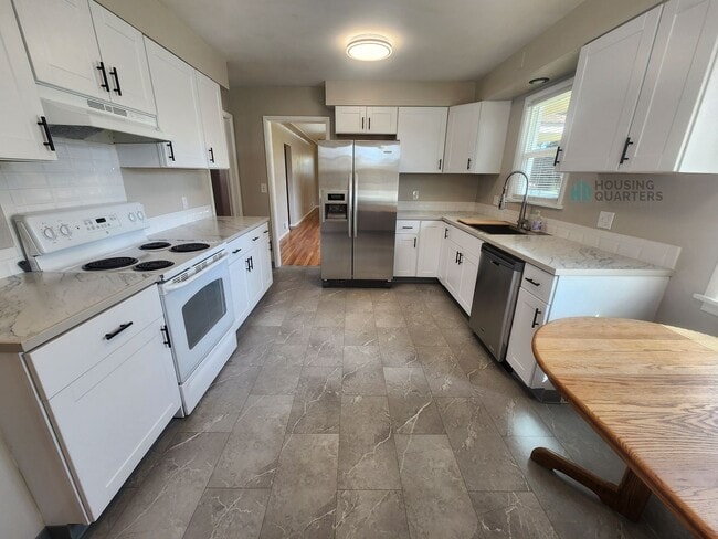 Photo - Beautiful single family home just minutes from Argonne and Upriver Drive!