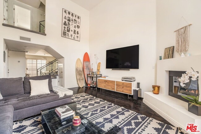 Photo - 801 N Martel Ave Unidad 3