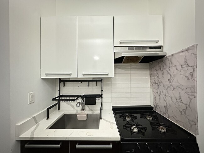 Photo - 5054 N Winthrop Ave Unidad 112