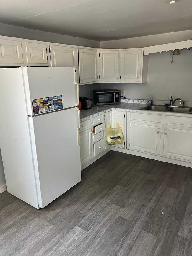Photo - 810 E 2nd St