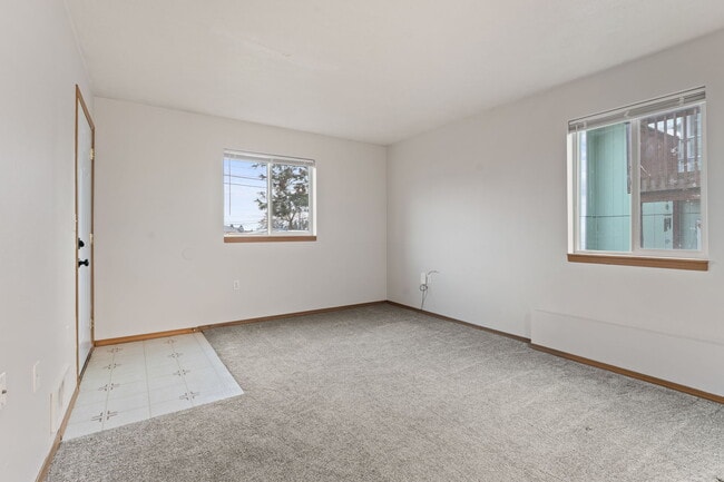 Photo - 105 W 3rd St