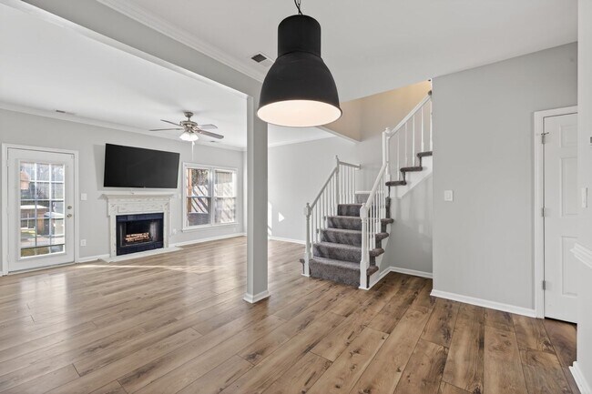 Photo - 729 Creekside Crescent