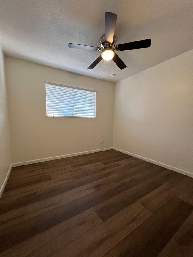Building Photo - Cozy 2 Bed, 1 Bath – Great Location, Great... Unit 202 Rental