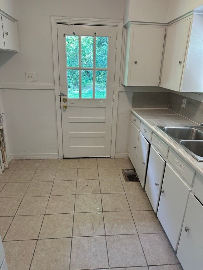 Photo - 405 Meadow Moss Rd