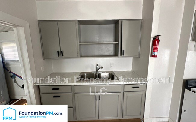 Photo - 2569 Henderson St