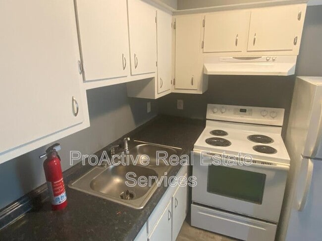 Photo - 812 W 27th St