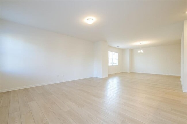 Photo - 131 Shelter Ln E