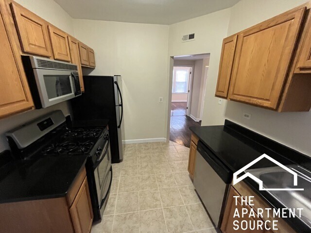 Photo - 2440 N Hamlin Ave Unit 2