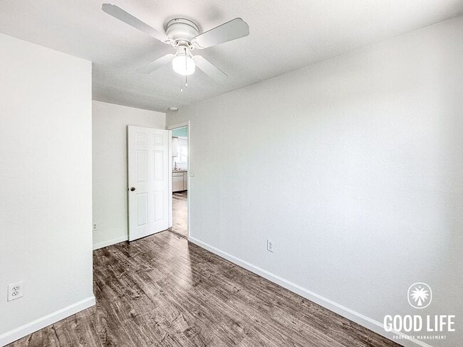 Photo - 329 W 14th St