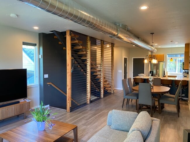 Photo - 601 E 7th Ave