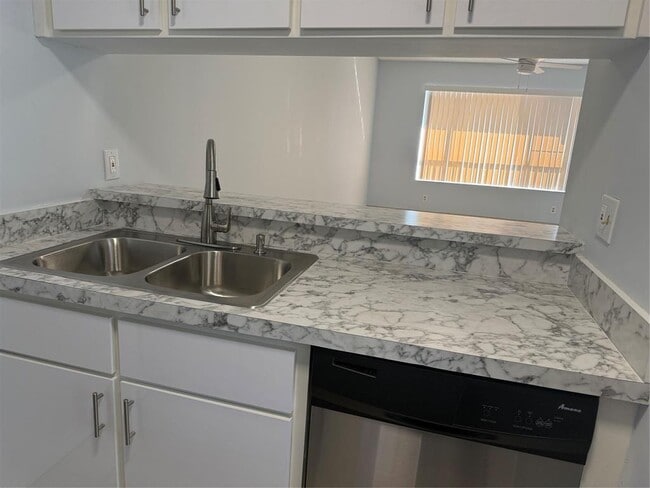 Photo - 9930 Twin Lakes Dr