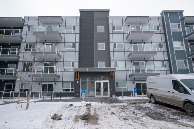 Building Photo - 40 Carrington Plz NW