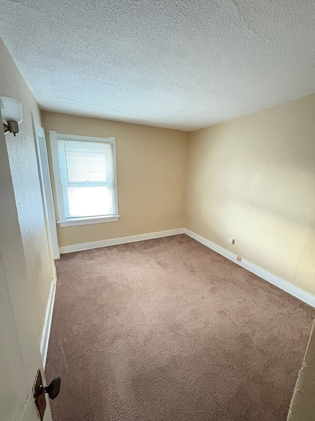 Photo - 1380 Berdan Ave