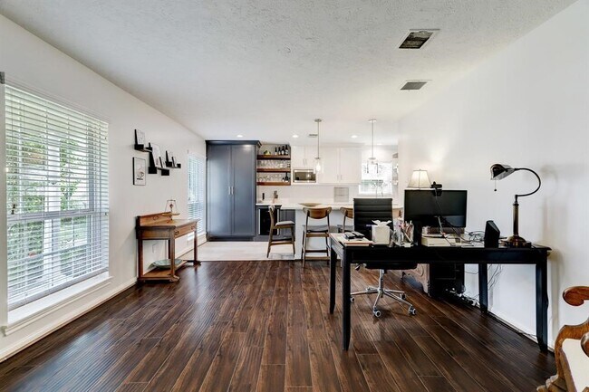 Photo - 9738 Derrik Dr