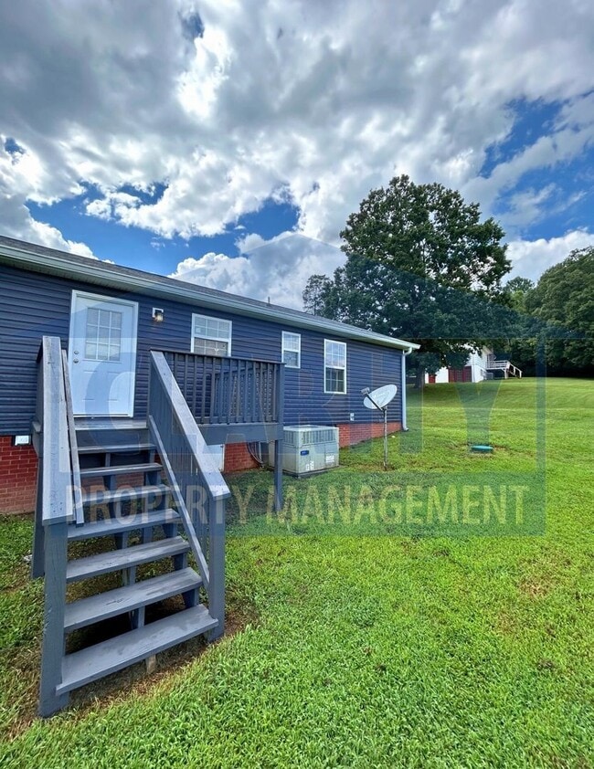 Photo - **1004 Whisperwood Trail NE