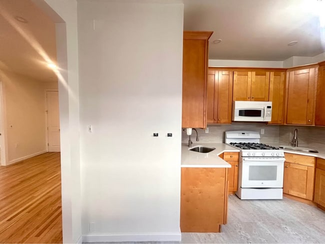 Photo - 537 E 5th St Unit 2