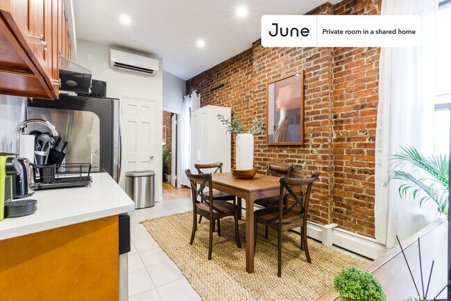 Room in Shared 4 bed/4 bath home in Midtown East