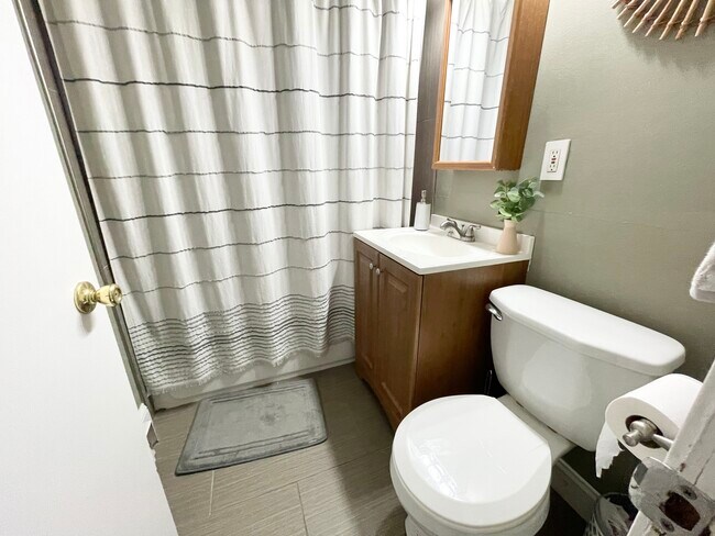 Photo - 378 E 8th St Unidad F