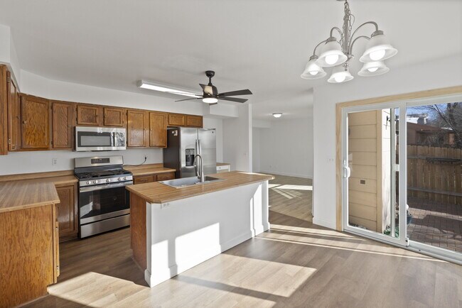 Photo - 825 Hubbell Dr