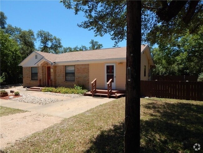 Building Photo - 330 E Cedar St Rental