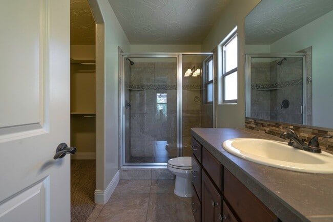 Pet Friendly-Beautiful 3 bed 2 bath home w... - Pet Friendly-Beautiful 3 bed 2 bath home w...
