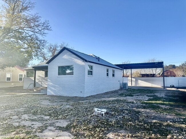 Photo - 200 Santa Rita Dr