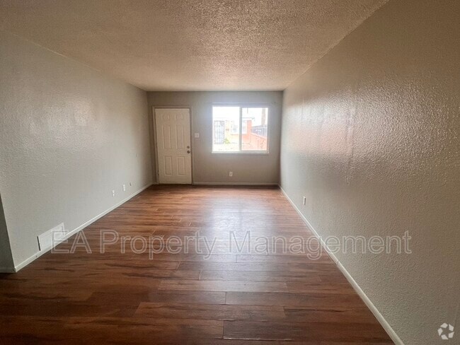 Building Photo - 423 Dallas St SE Rental