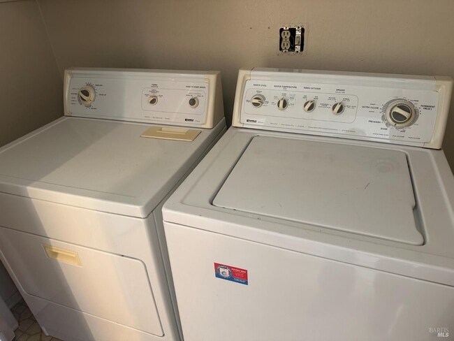 Photo - 121 Knoll Pl